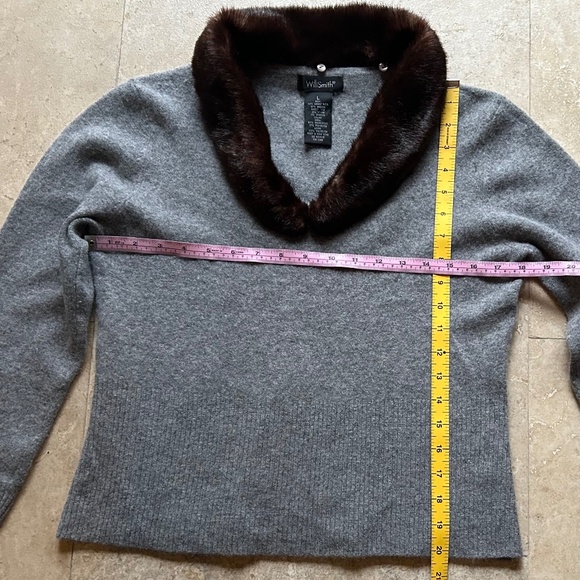 Willi Smith Gray V-Neck Sweather with Removable Faux Mink Fur Collar, Size L - Picture 10 of 13
